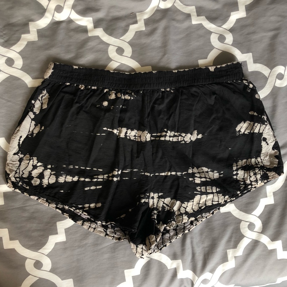 Black & tan tie-dye shorts
